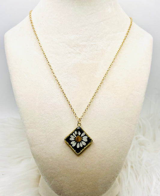 BLACK FLORAL NECKLACE