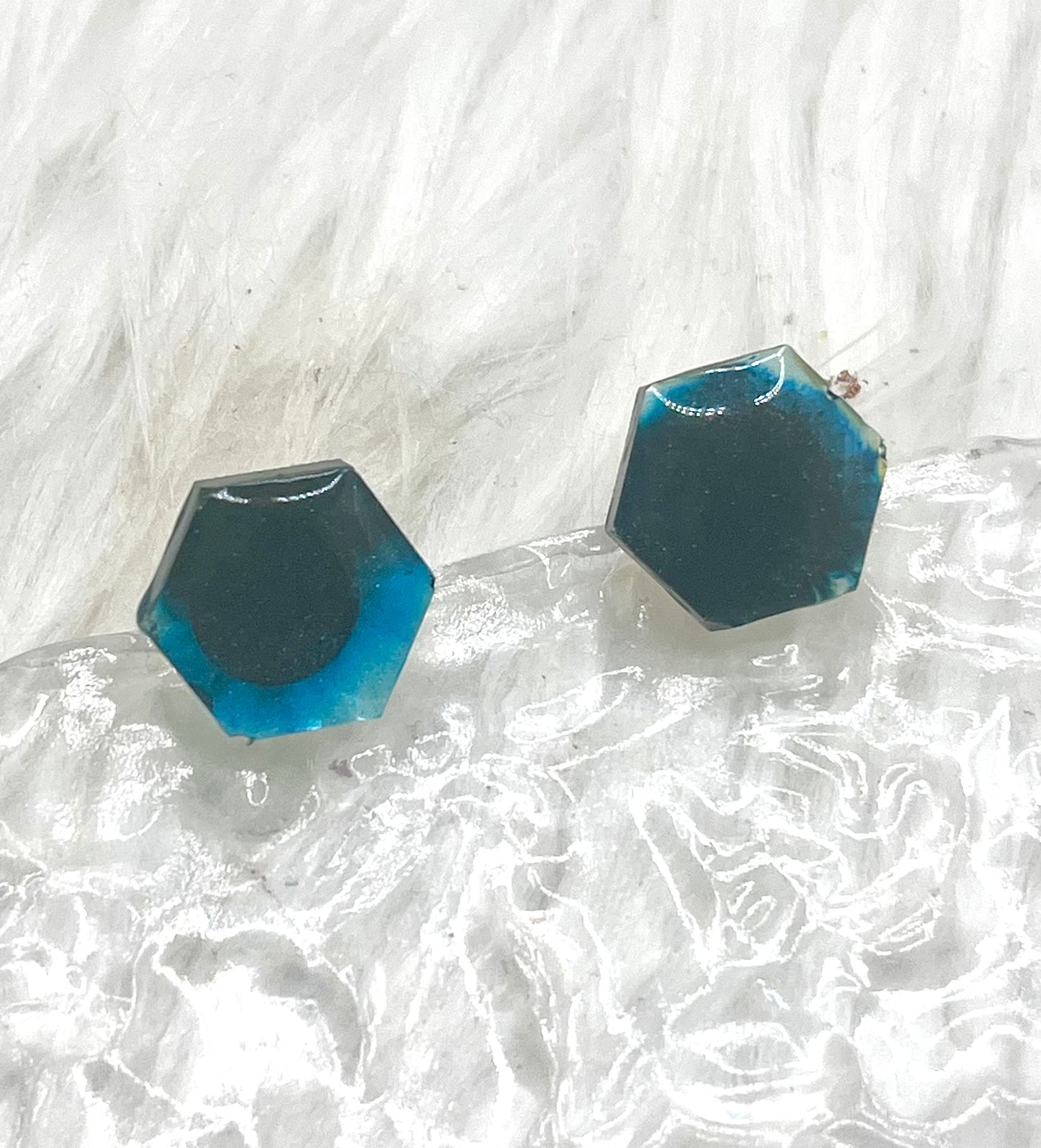 TINTED STUDS